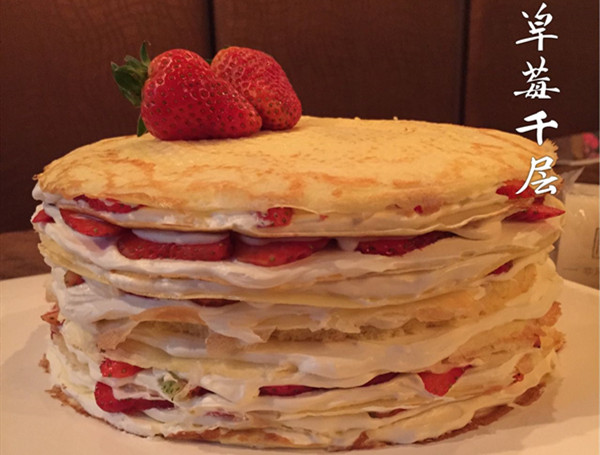 草莓千层蛋糕的懒人做法，不用烤箱的千层蛋糕
