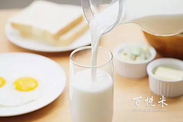 酸奶含有多种维生素，一步教你如何挑出最营养的酸奶！
