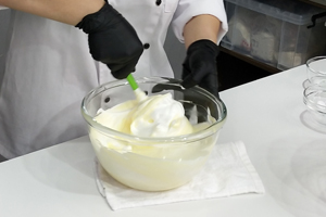 制作西点原味蛋卷蛋糕方法，原味蛋卷图文教程详解