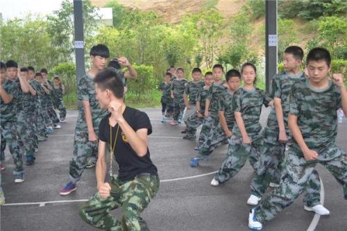 上海西点军事夏令营揭秘课程有哪些课程？