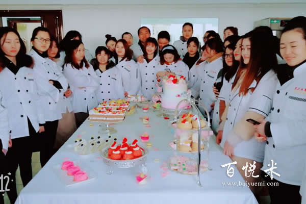 在上海浦东区西点蛋糕培训学校学西点学习要多少钱？