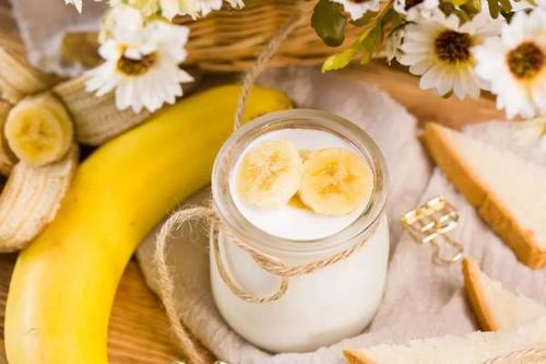 茯苓酸奶跟香蕉酸奶哪个更有营养价值？