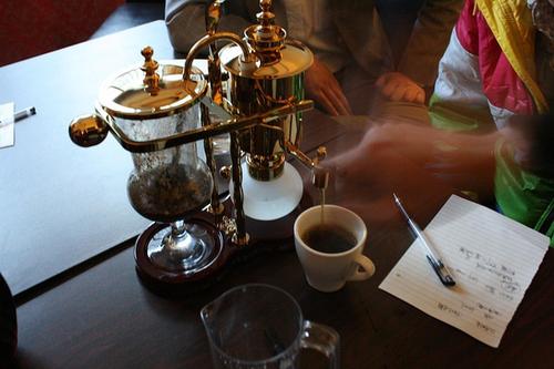 比利时咖啡壶跟虹吸式咖啡壶哪个用起来更方便？