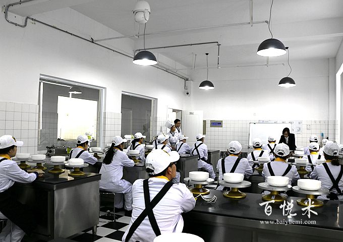 上海凯达西点培训学校招聘糕点师吗？