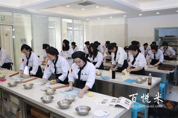 人在广东广州，学做蛋糕去哪里学？