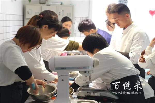 重庆有没有一个叫九城丰味西点蛋糕培训学校？