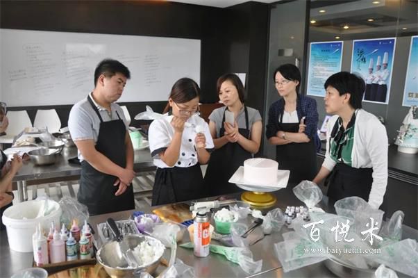 中国的西点蛋糕培训基地是广州吗？