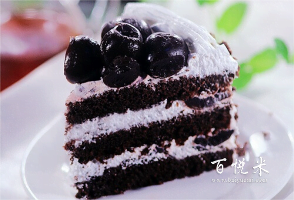 黑森林蛋糕是什么蛋糕？制作蛋糕用哪一种面粉？